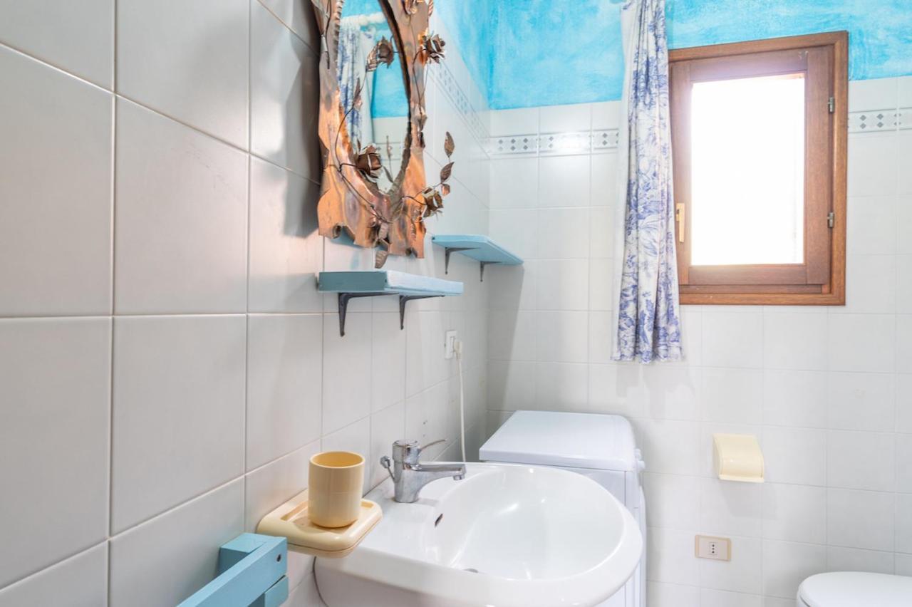 סאן תאודורו Iss Travel, Villa Fiorita - 800 M From La Cinta Beach מראה חיצוני תמונה
